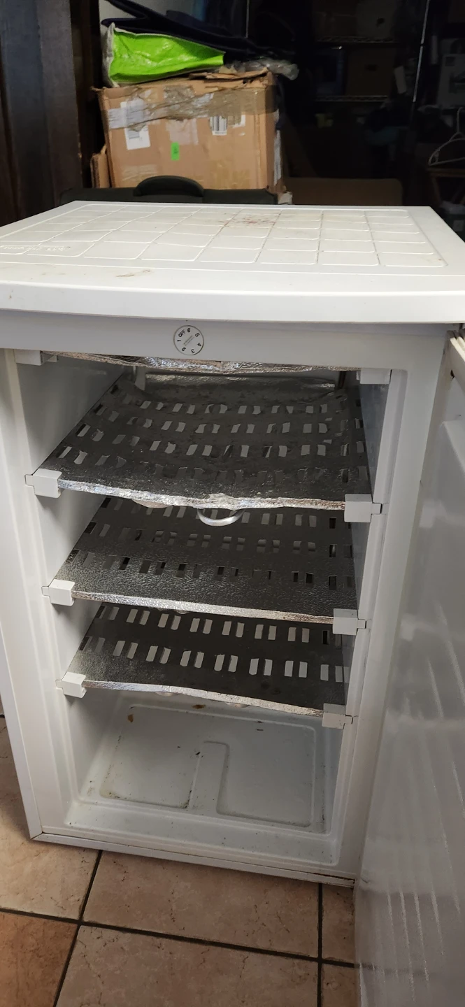 Avanti White freezer - non function - photo 2