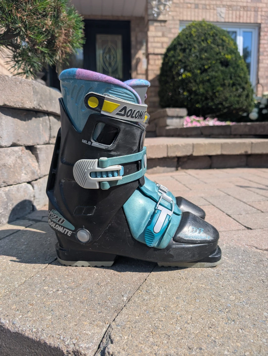 Dolomite 520 Downhill Ski Boots - size 26-26.5 - photo 3