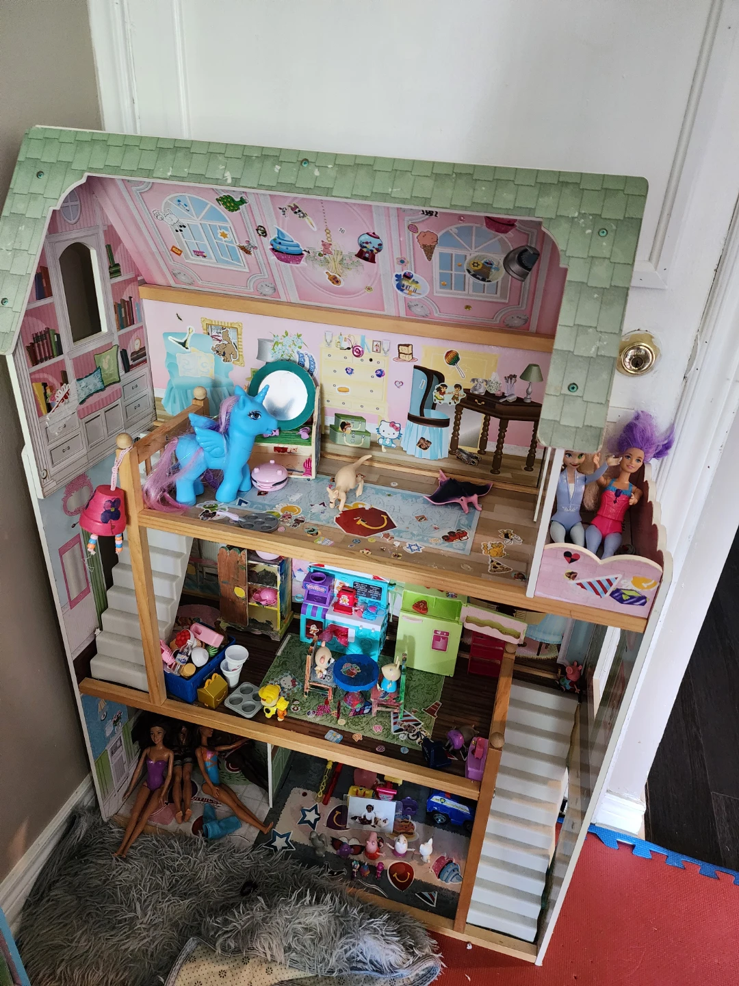 Wooden Dollhouse with Furniture and Dolls - photo 4