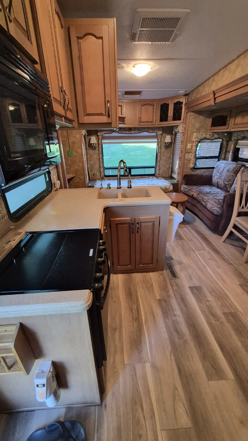 Keystone Everest Fifth Wheel RV - photo 3
