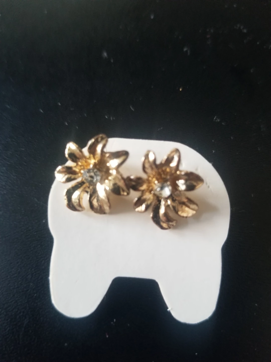 Pair of Earrings - Pearl Studs & Gold Flower Studs - photo 3