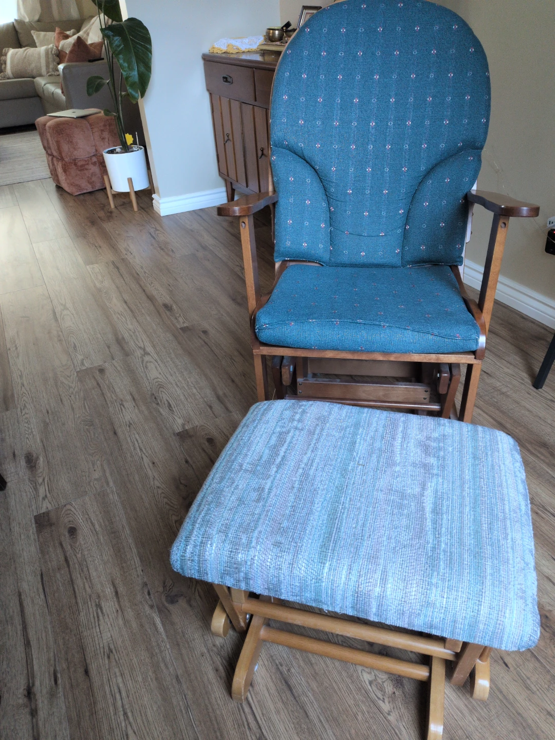 Glider chair with gliding ottoman - photo 2