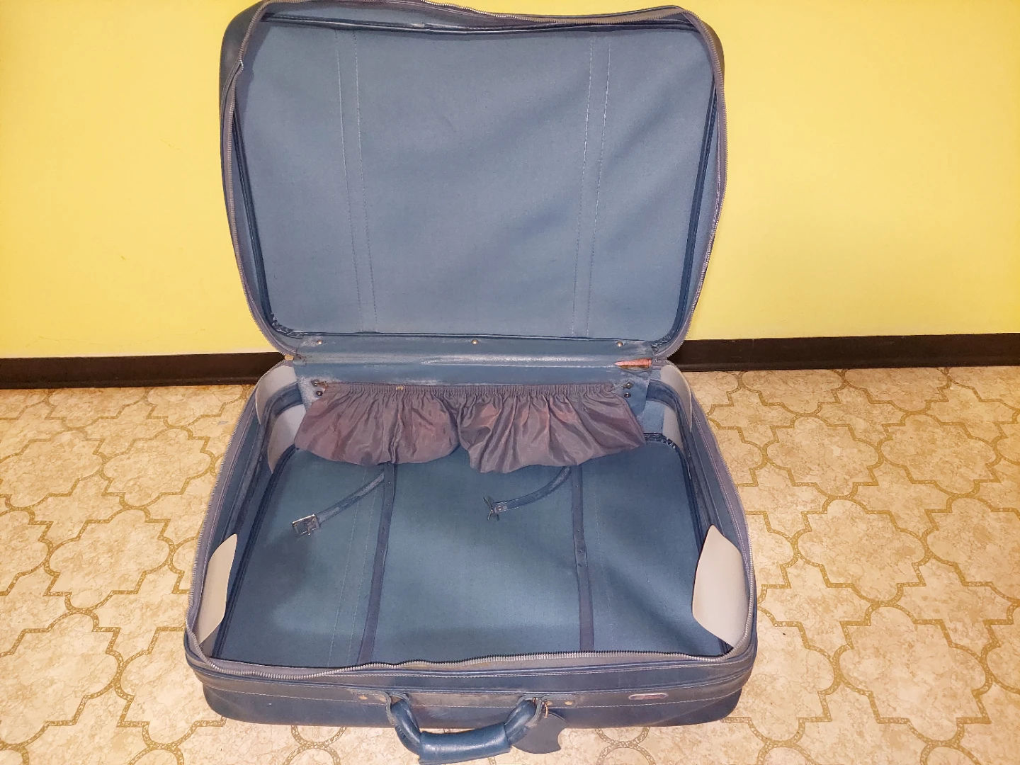 Vintage Blue Suitcase - photo 2