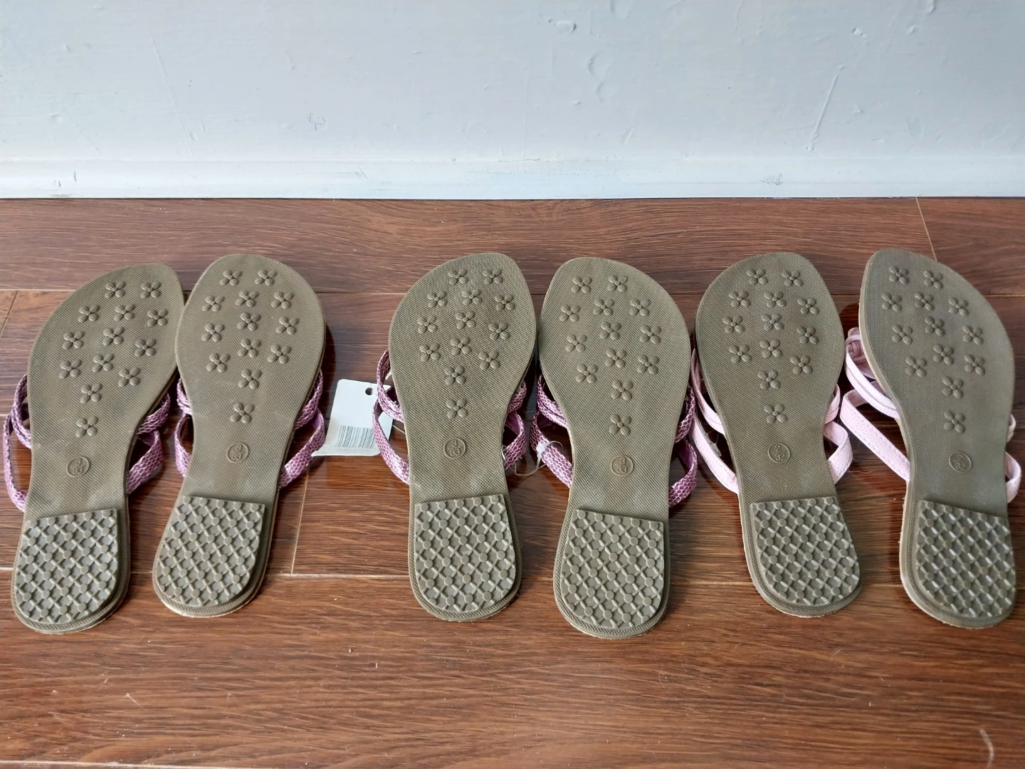 3 prs Kids/Teens Summer Slippers. *Size on sole* $4 EACH PAIR. - photo 2
