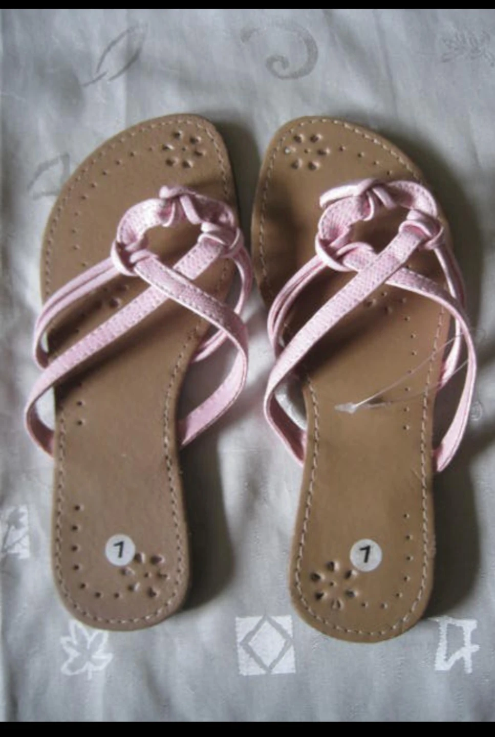 3 prs Kids/Teens Summer Slippers. *Size on sole* $4 EACH PAIR. - photo 3