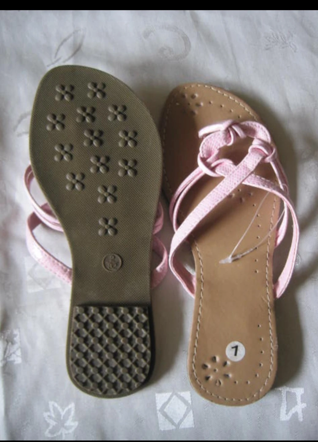 3 prs Kids/Teens Summer Slippers. *Size on sole* $4 EACH PAIR. - photo 4