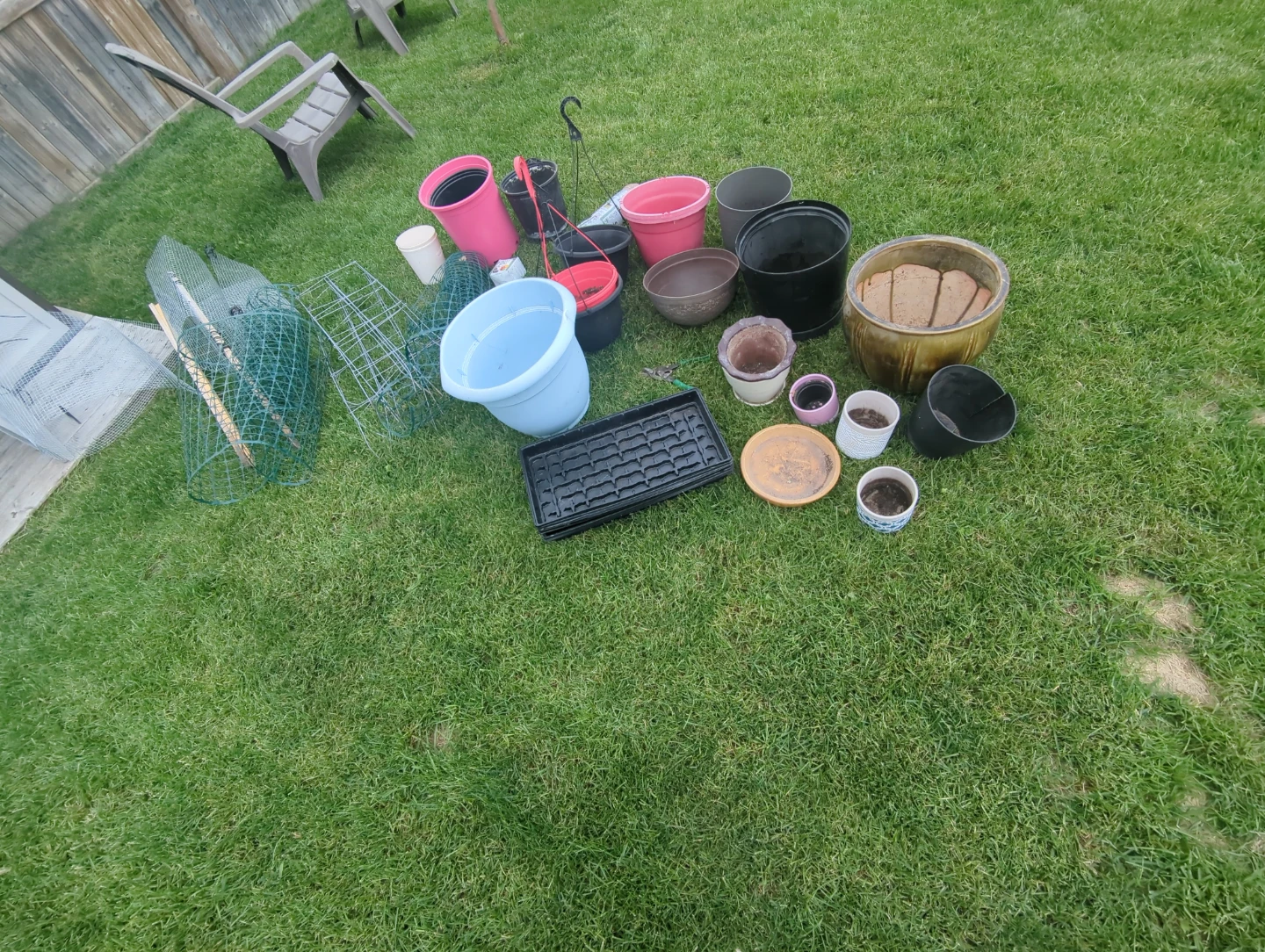 Assorted Garden Pots traysl light &supports