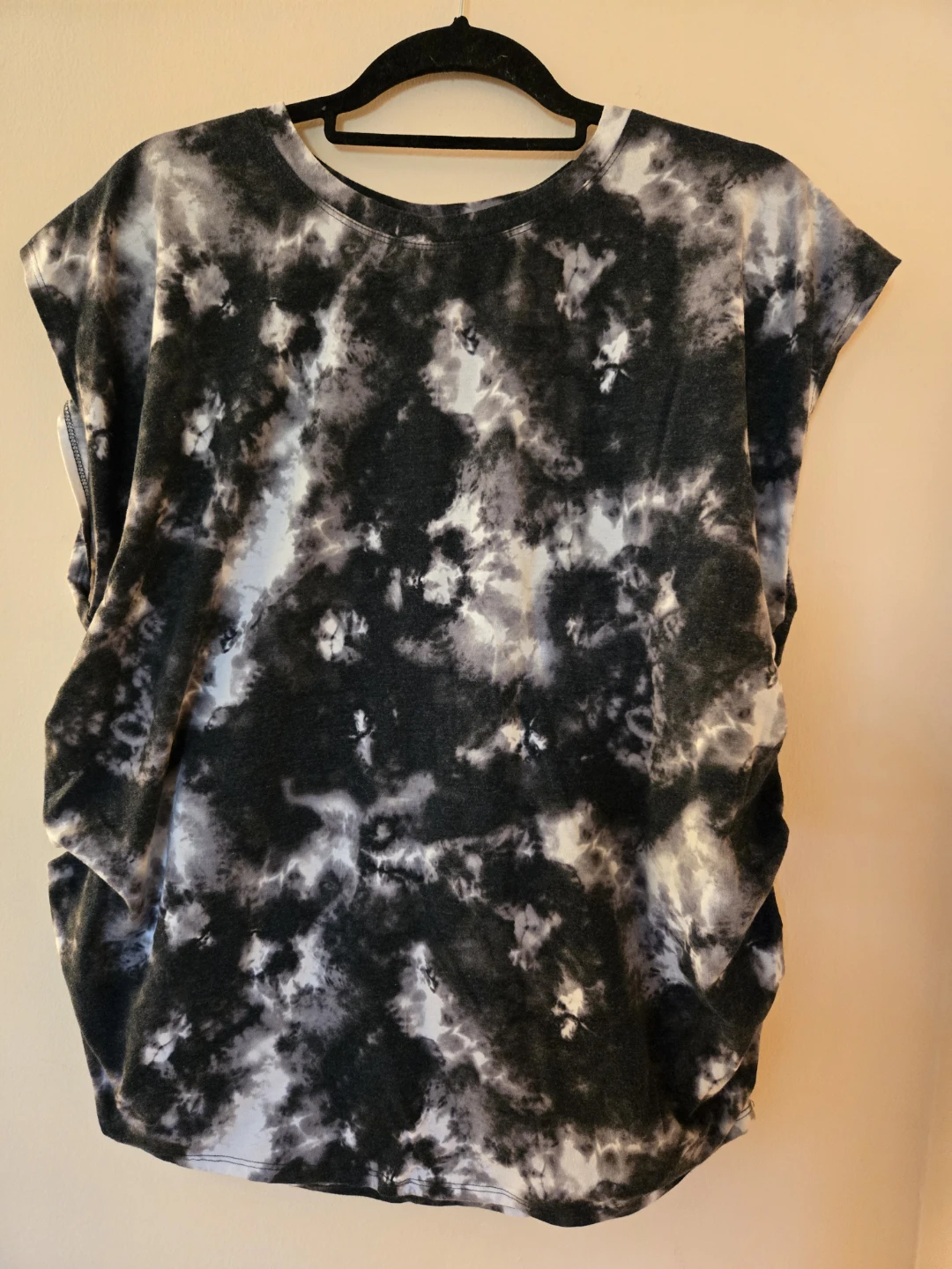 $5 each Bundle of women's tops - photo 5