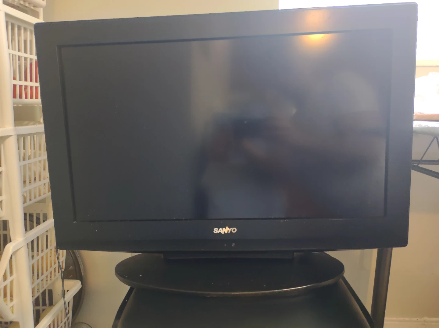 Sanyo 26" TV and monitor - photo 3