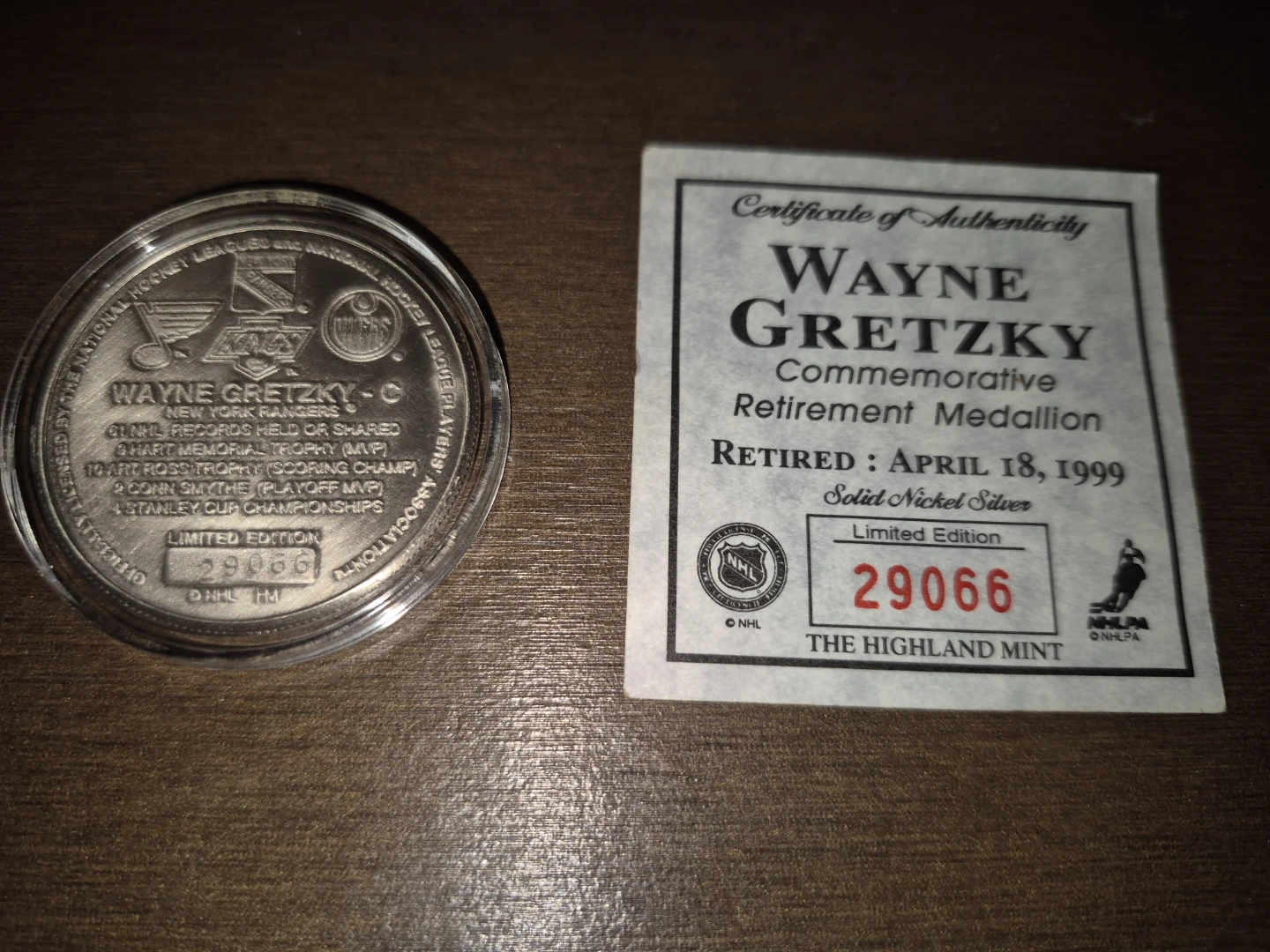 Wayne Gretzky Commemorative Retirement Medallion - photo 3