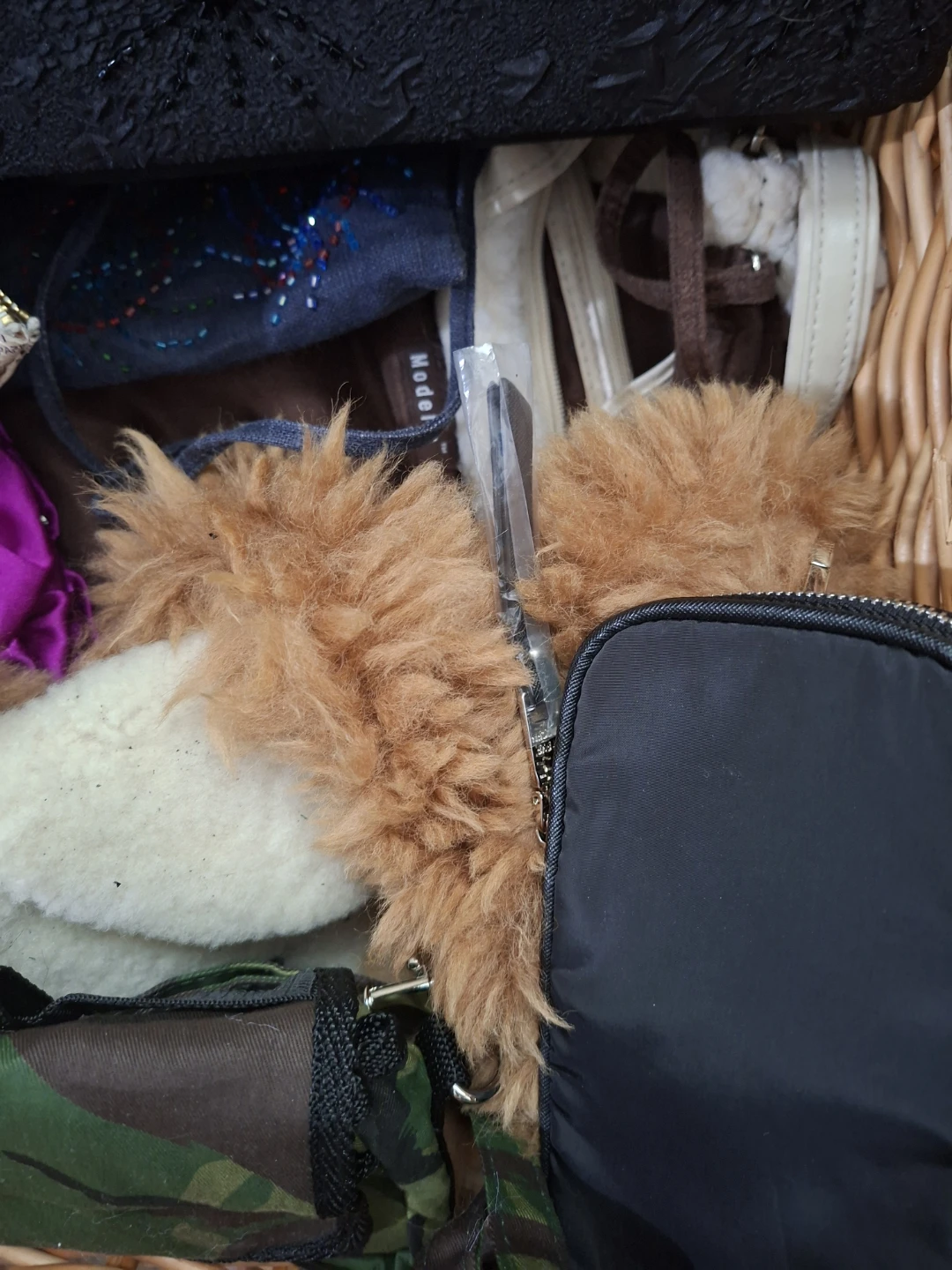 Wicker basket full of bags purses and wallets, 20 plus pieces - photo 5