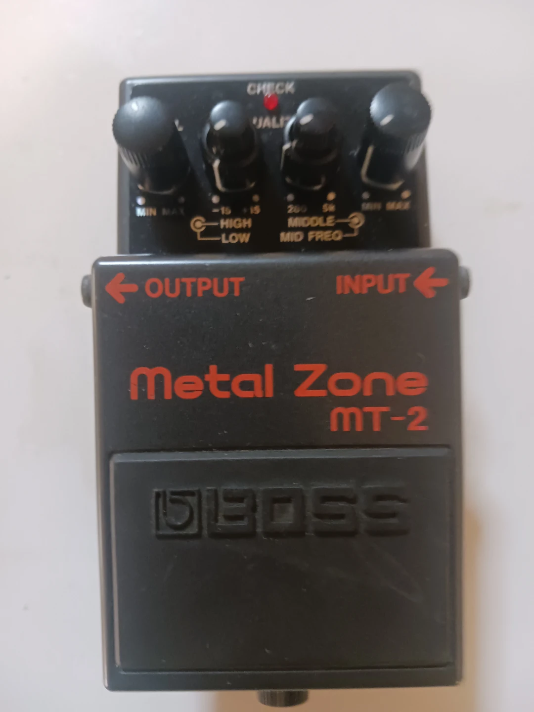 BOSS MT-2 Metal Zone Guitar Effects Pedal - photo 2