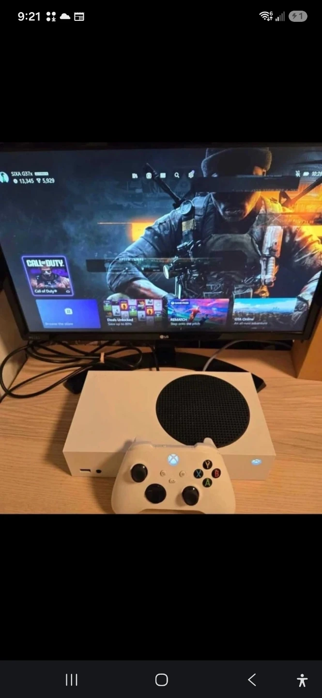 Xbox Series S. CLEAN. With controller and cables. Works perfect