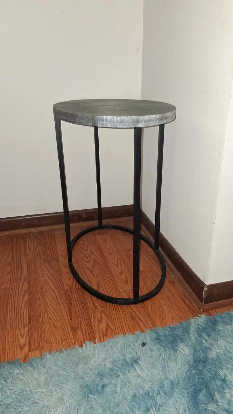 Round Side Table. Heavy Duty! Great for plants
