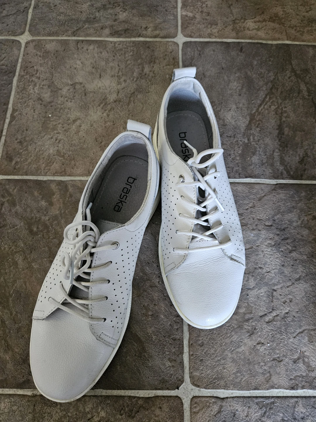 Size 39 Braska White Leather Perforated Sneakers - photo 2
