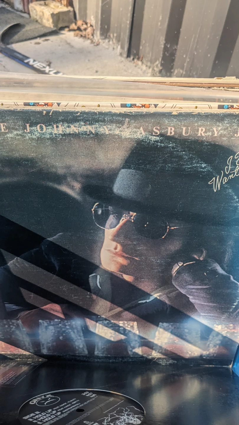 Vintage Milk Cratel and  Vinyl Records - photo 4