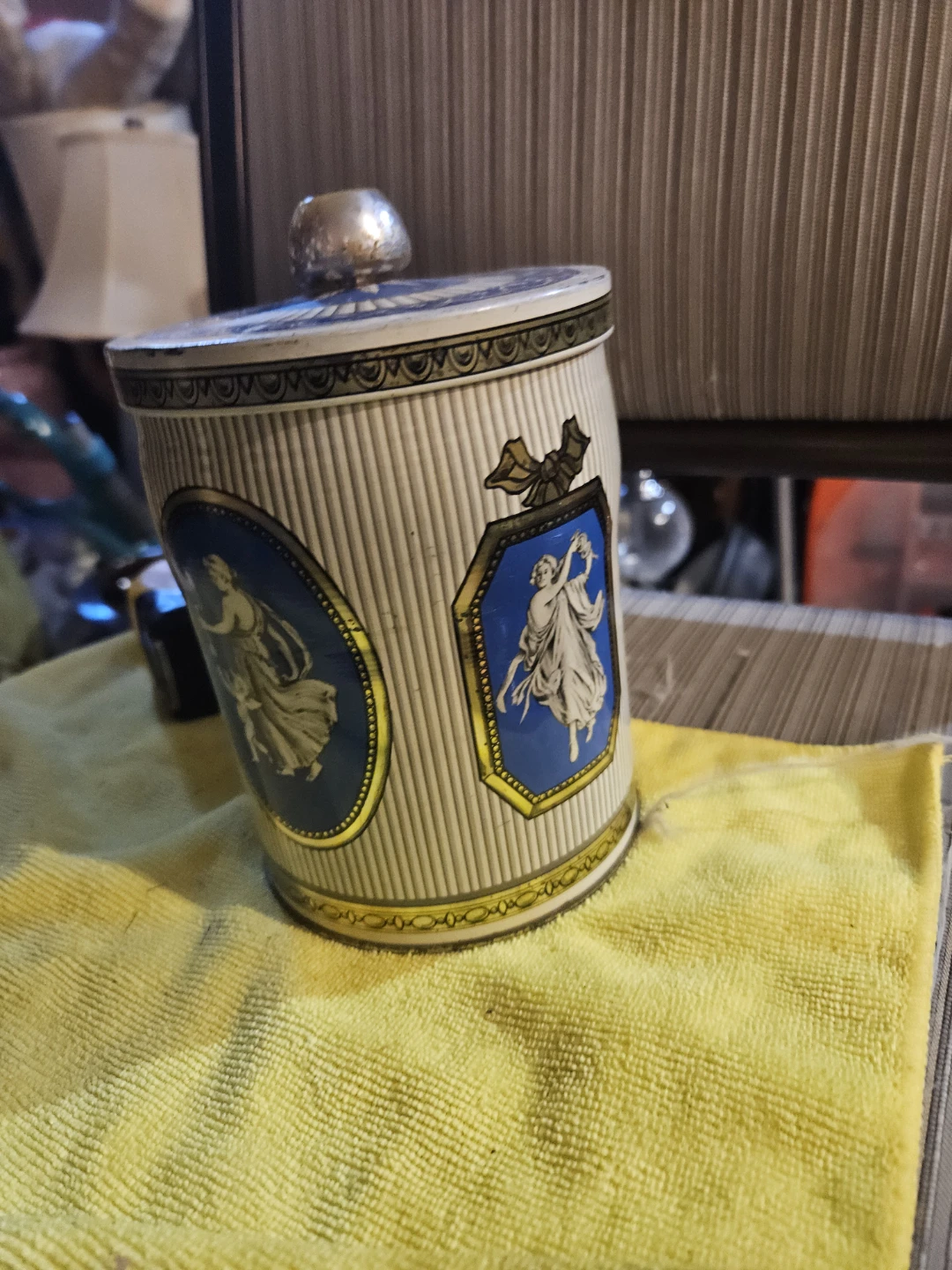 Vintage Decorative Tin - photo 3