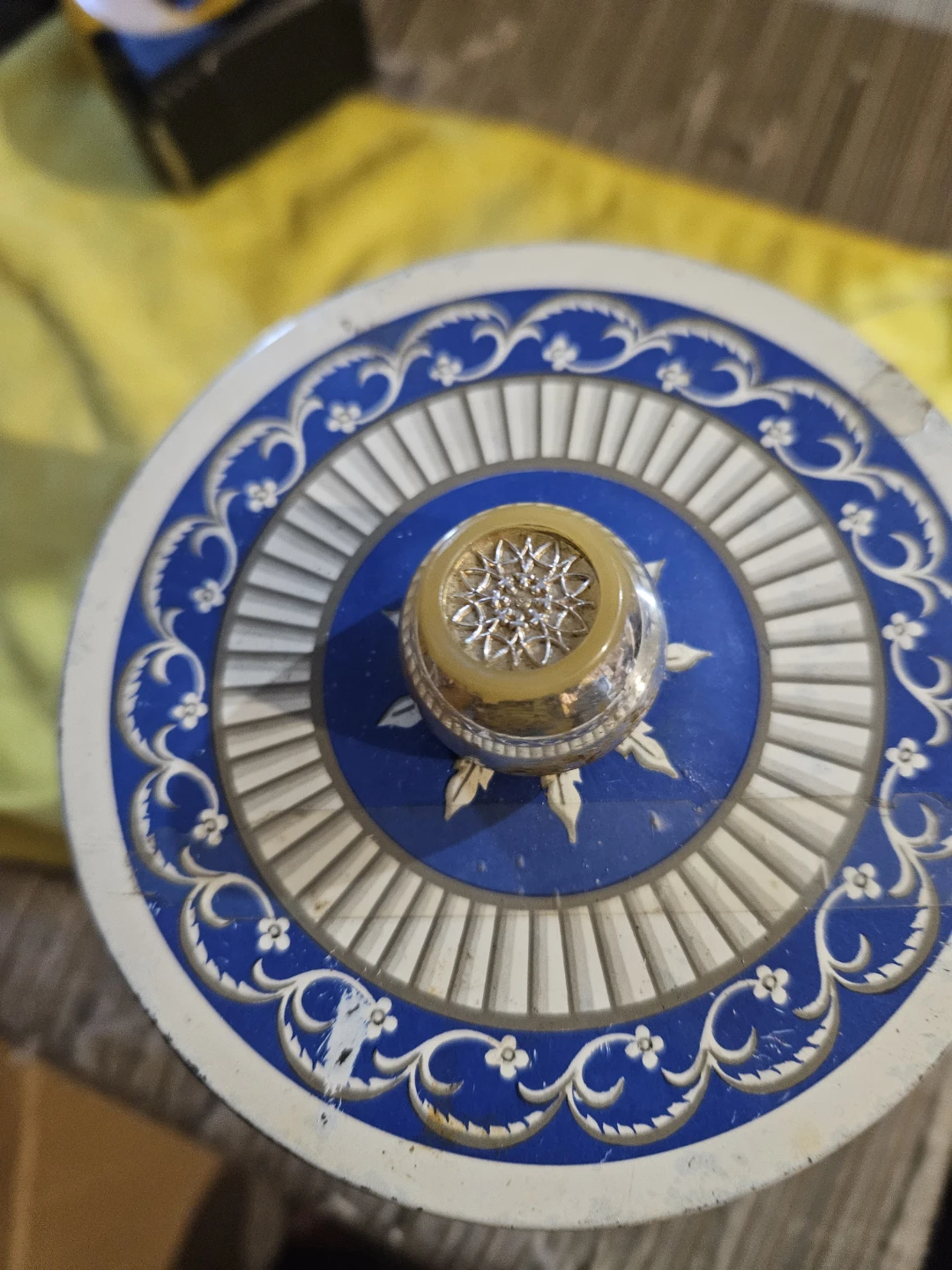 Vintage Decorative Tin - photo 4
