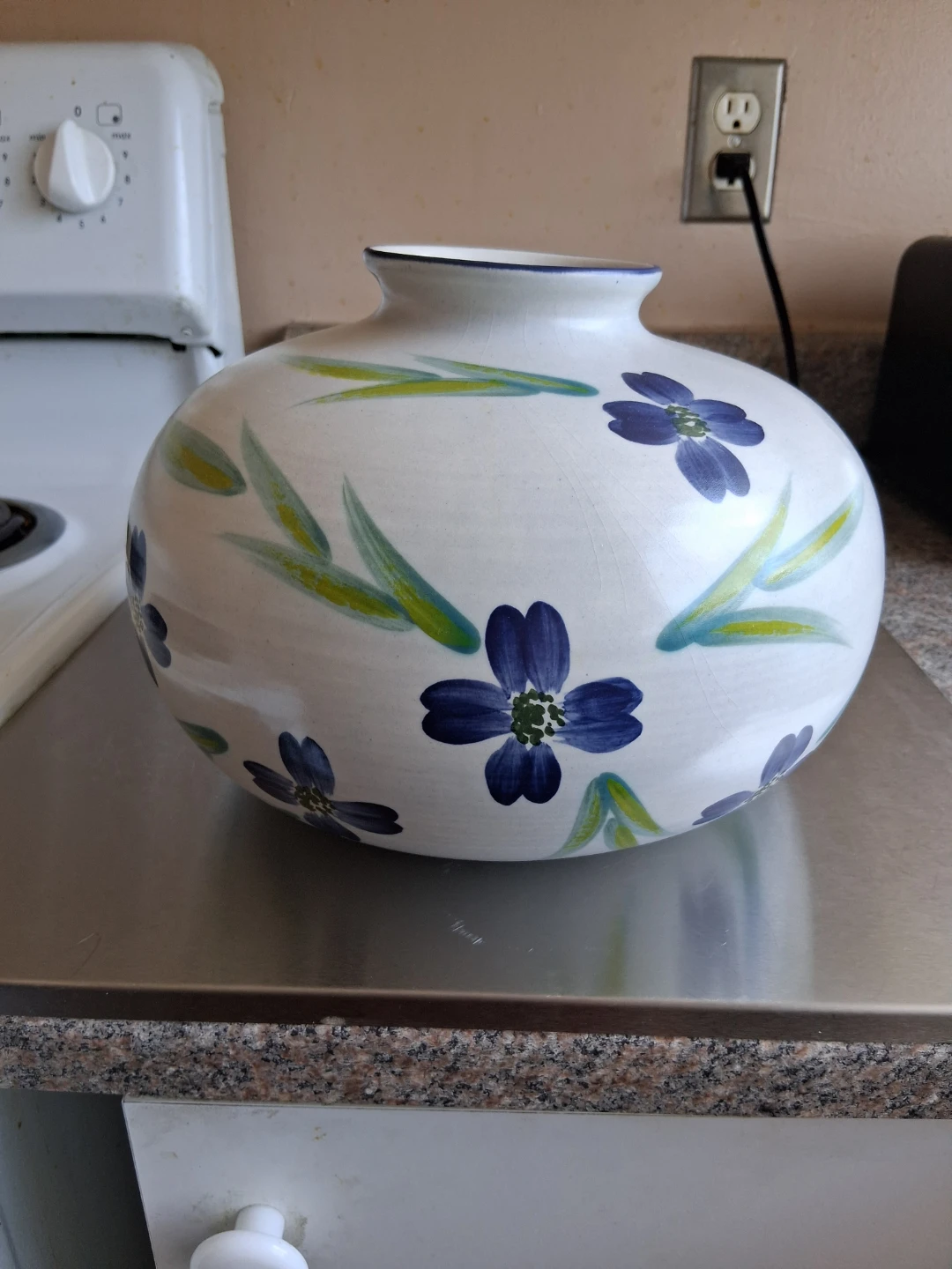White Floral Ceramic chubby Vase