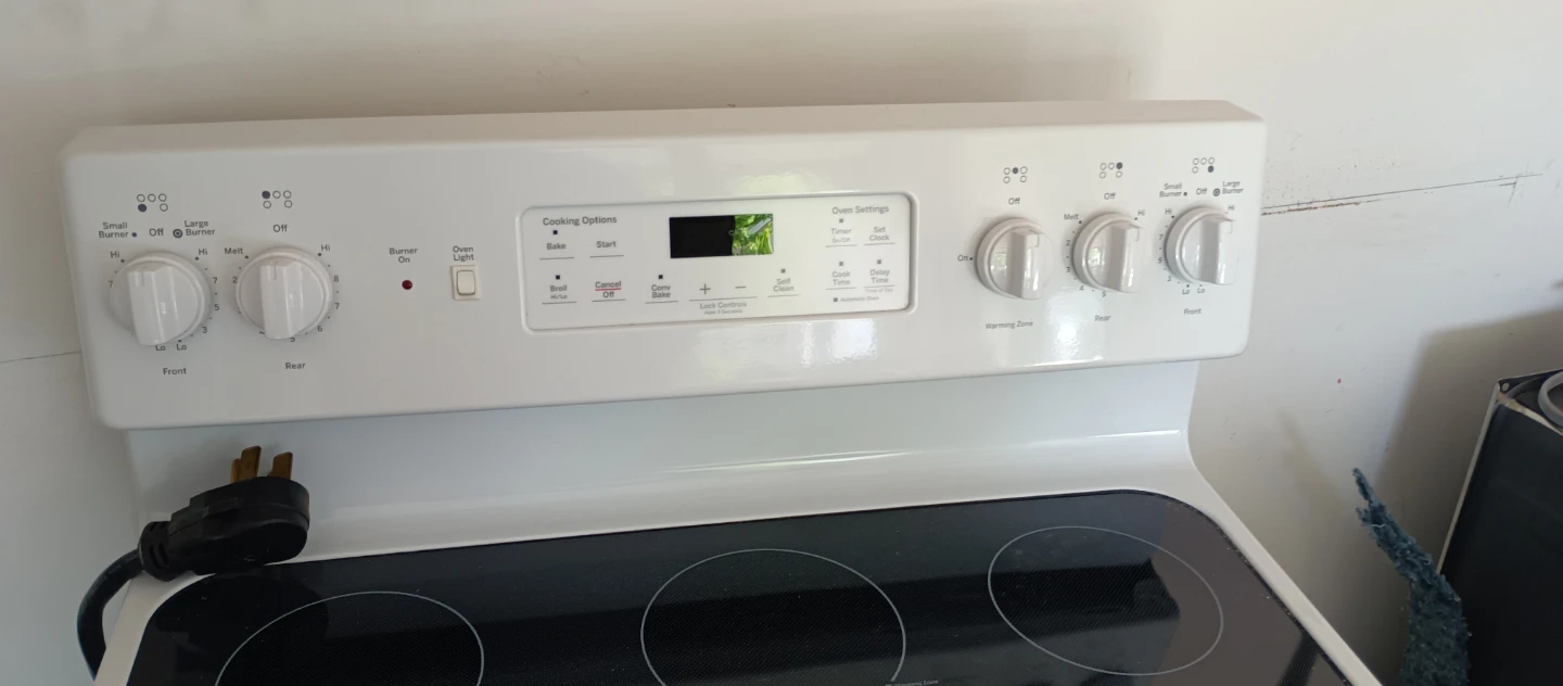 GE 240w electric stove all white 30" wide very clean euc - photo 3