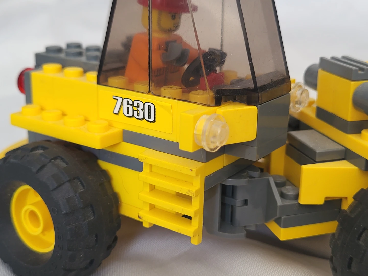 LEGO City Front Loader 7630 - photo 4