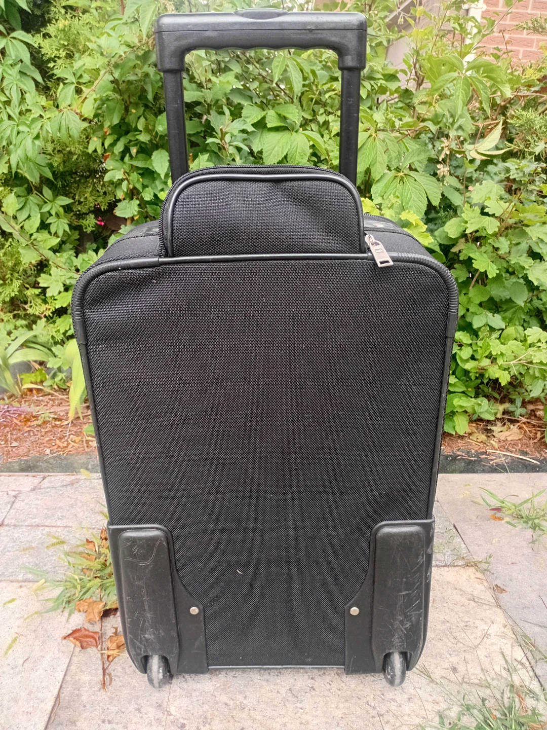 American Tourister Black Rolling Suitcase - photo 2
