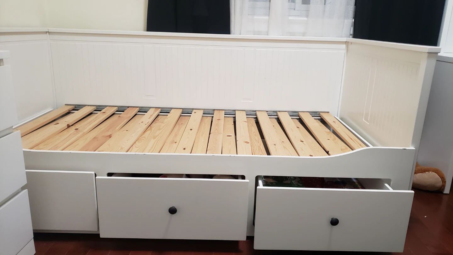 White Daybed with Storage Drawers - photo 2