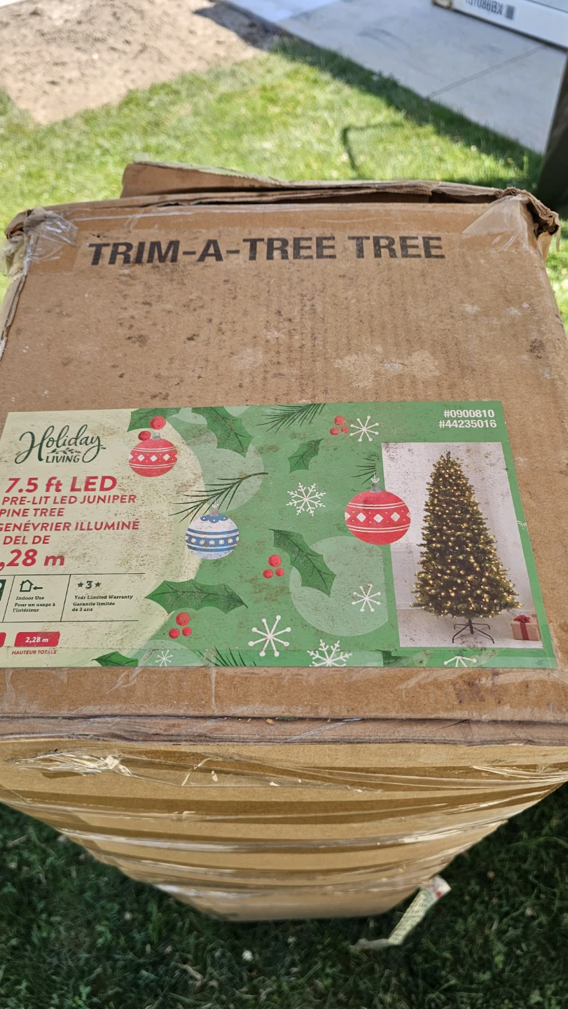 7.5 Ft pre lit Christmas tree - photo 2