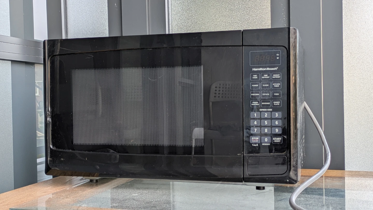 Hamilton Beach Microwave - photo 2