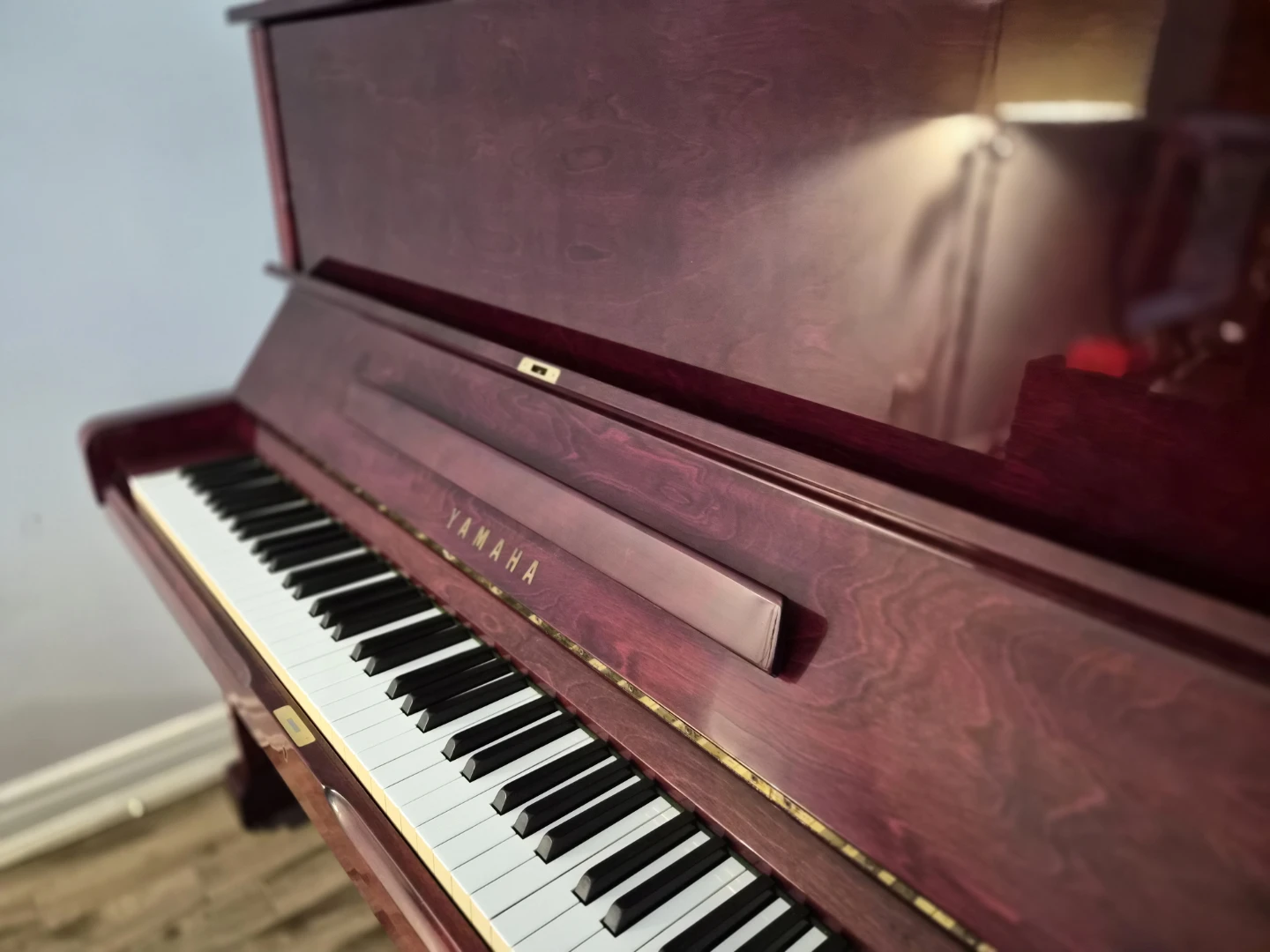 Yamaha Upright Piano - Dark Red - photo 2