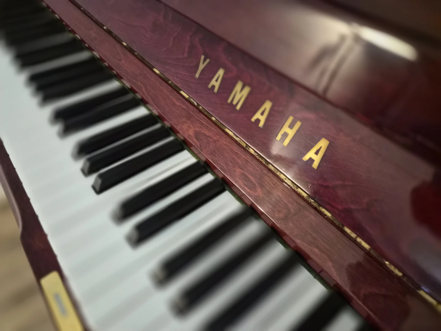 Yamaha Upright Piano - Dark Red - photo 4