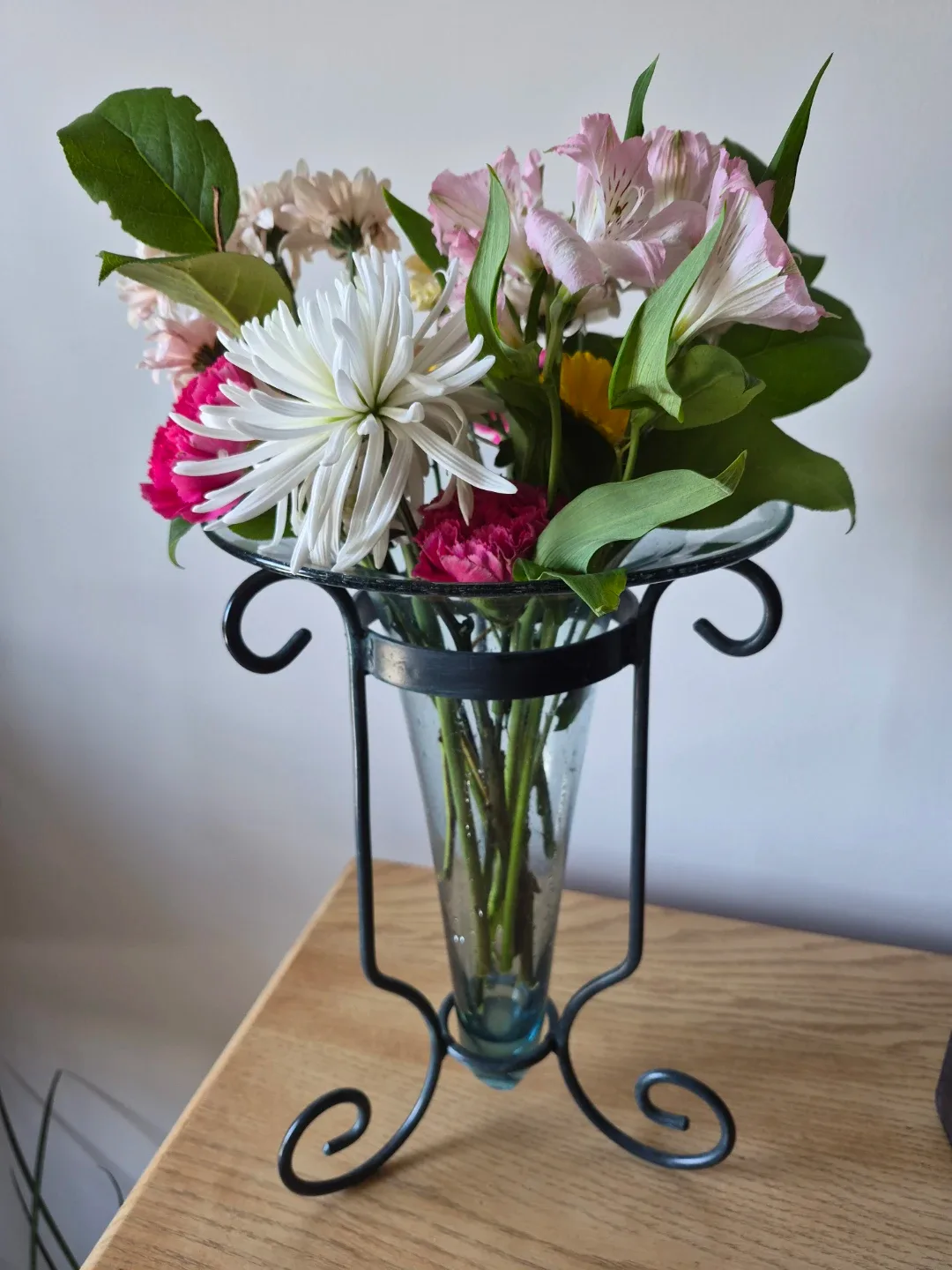 Vase with metal holder