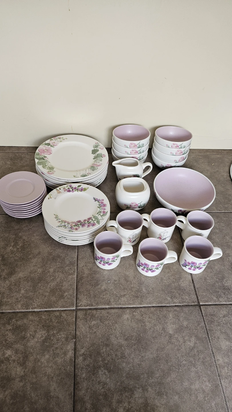Pfaltzgraff "Spring Meadow" Dinnerware Set