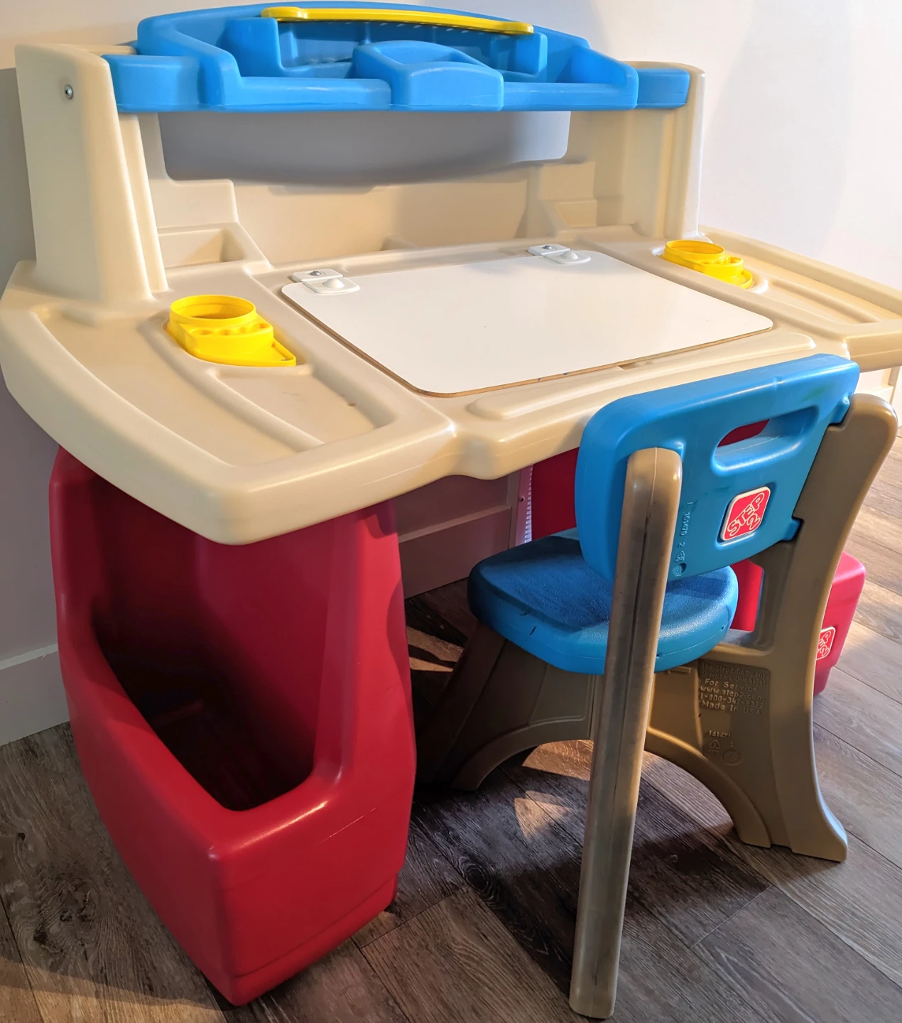 Step2 Deluxe Art Master Desk Kids Activity Table & Chair