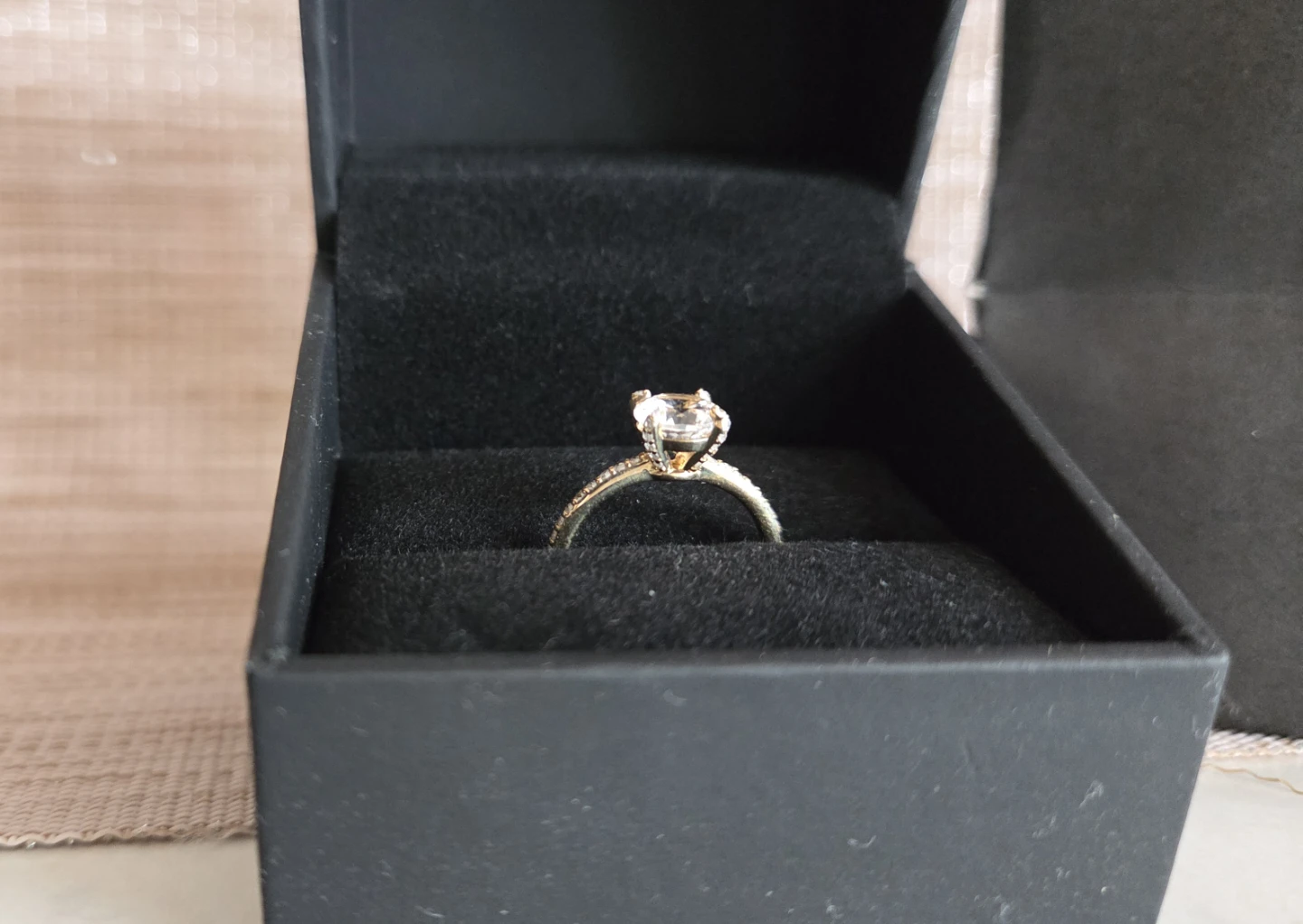 10k Gold Ring w. a Lab-created Sapphire Stone & Natural Diamonds - photo 3