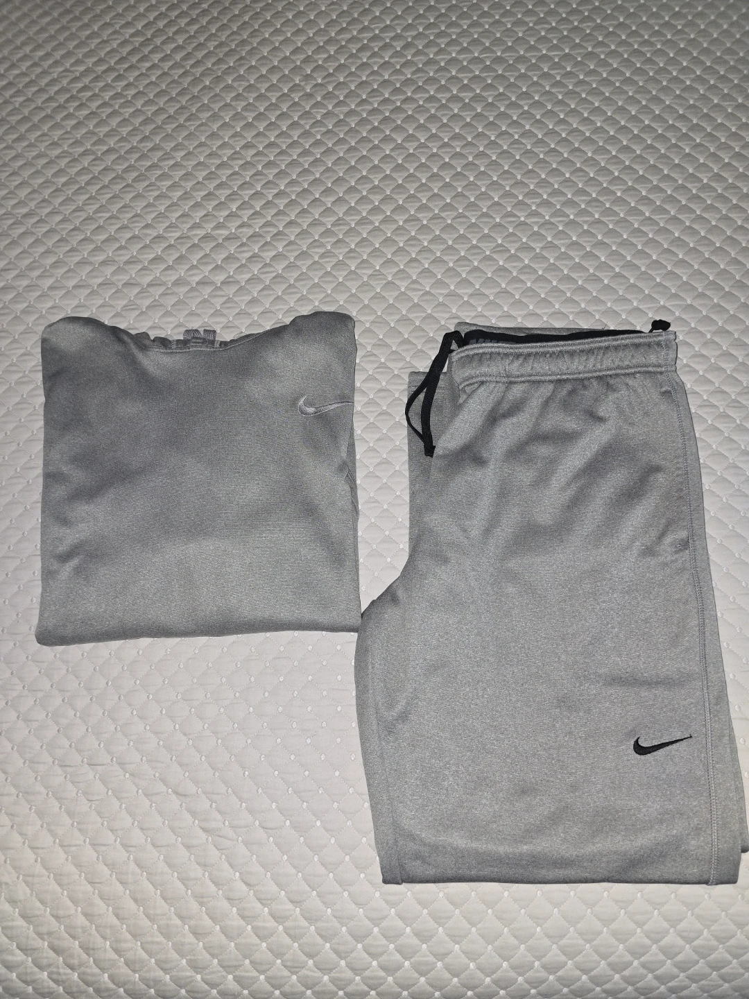 XXL - Nike Men's (THERMA-FIT) Hoodie & XL Sweat Paints