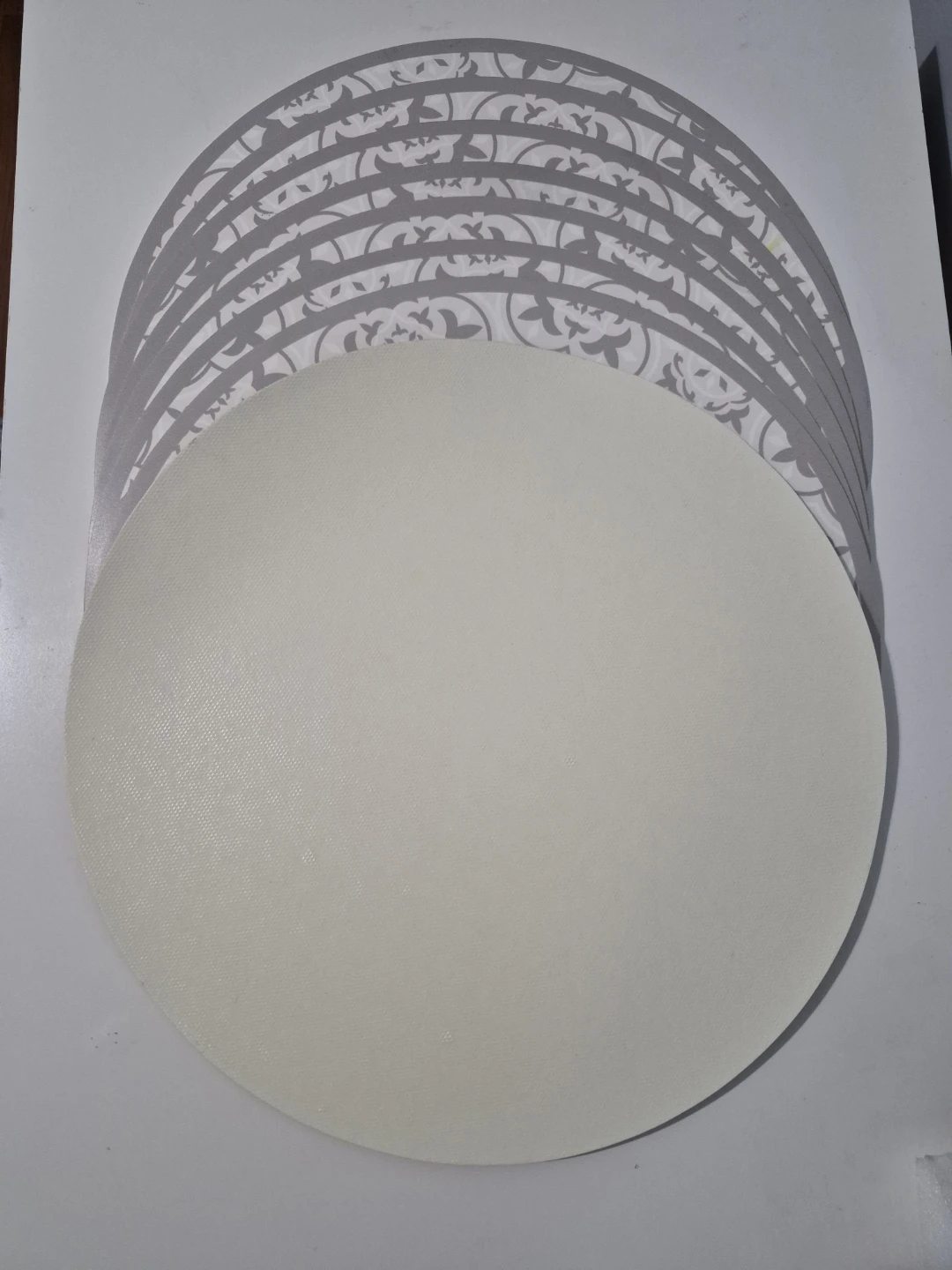 Set of 8 Round Placemats Grey Pattern - photo 3