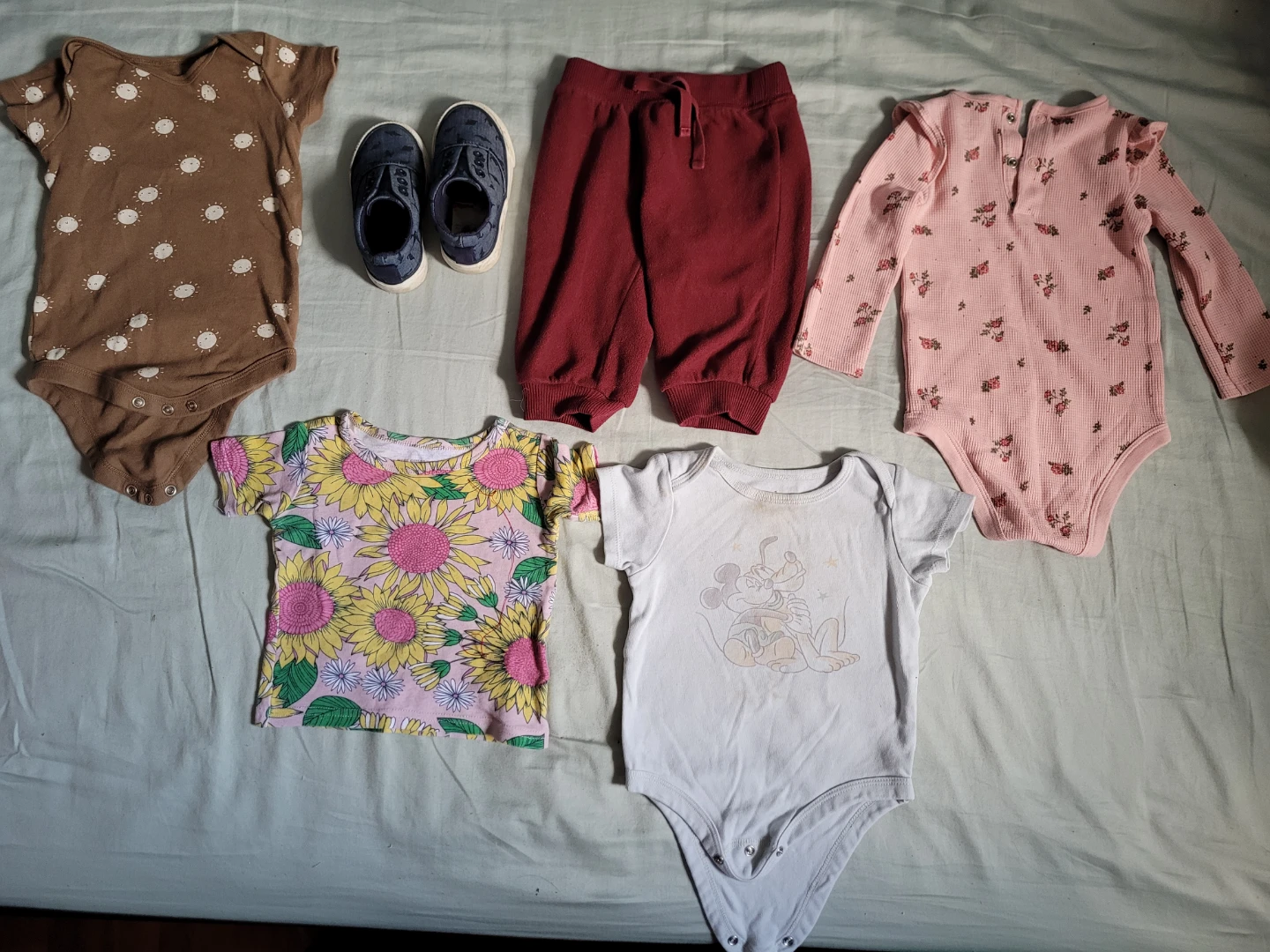 Assorted baby clothes -- LOTS!