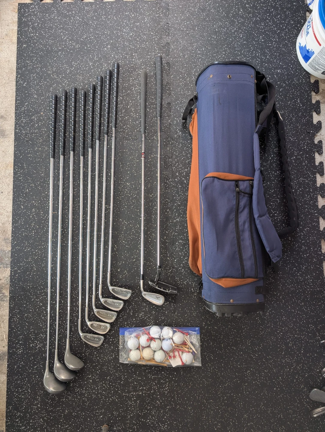 Men's right handed Golf Clubs with Bag