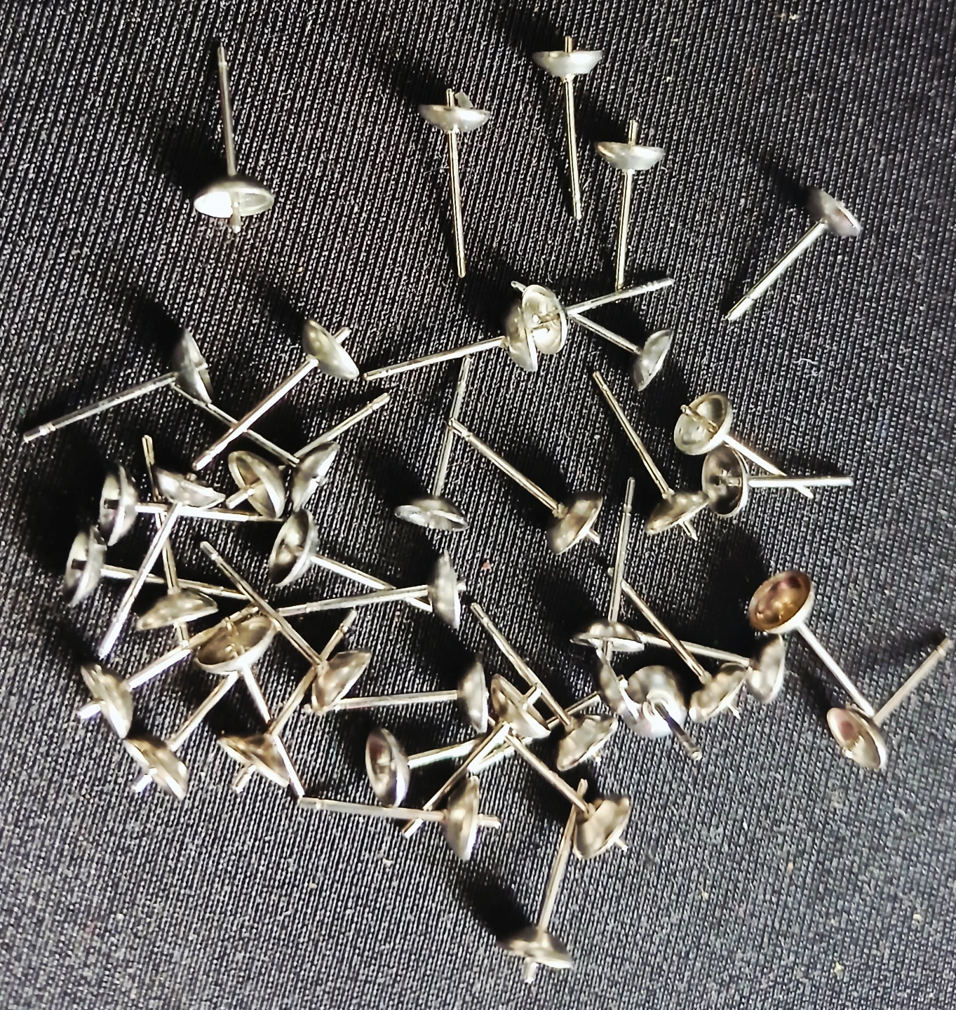 40 pc of Push Pins/Thumb Tacks - studs findings - photo 2