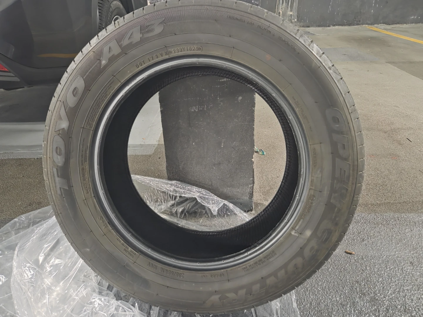 Set of 4 Toyo tire 235 65 R 18 - photo 5