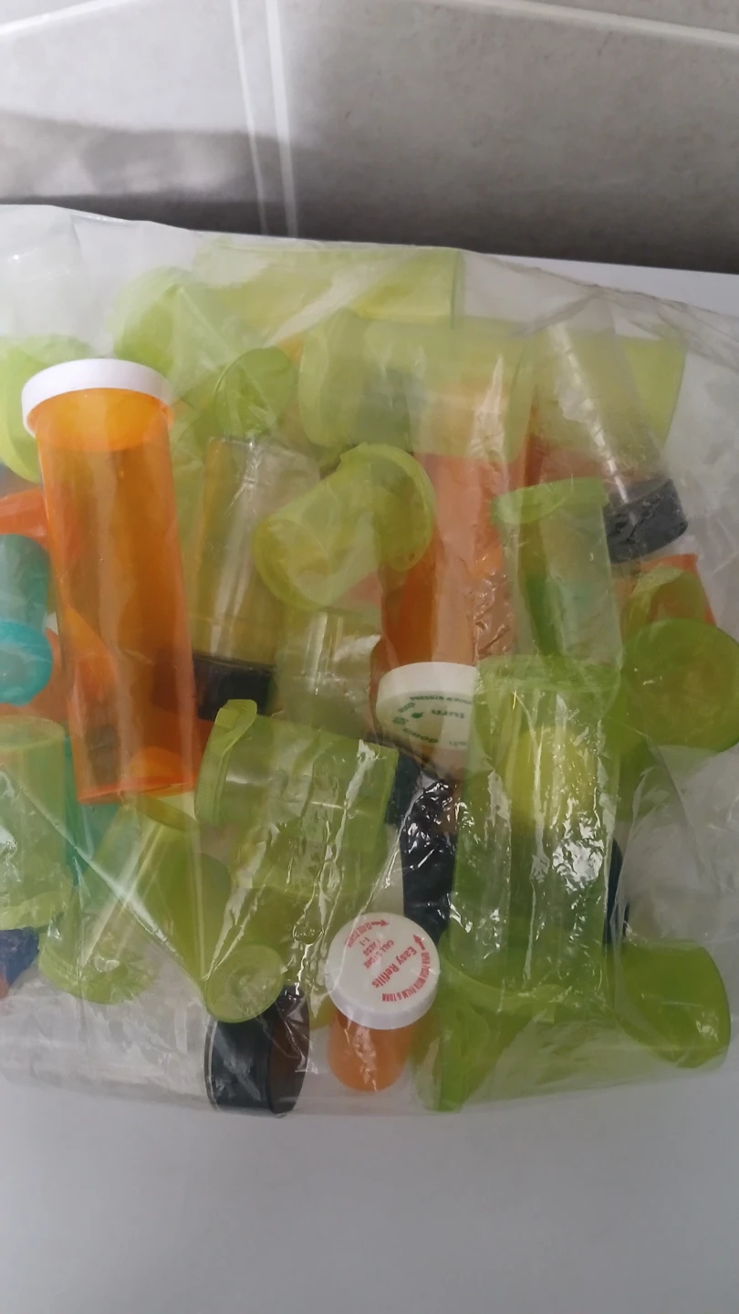 Bag of assorted plastic containers for $5.00 - photo 2