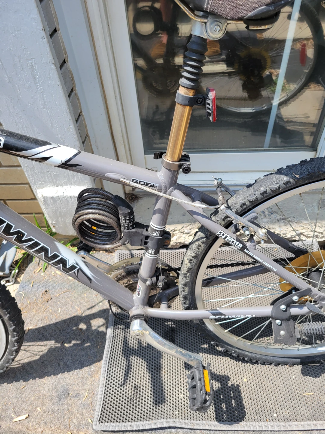 Schwinn Cadence Mountain Bike with Handlebar Speedometer - photo 4