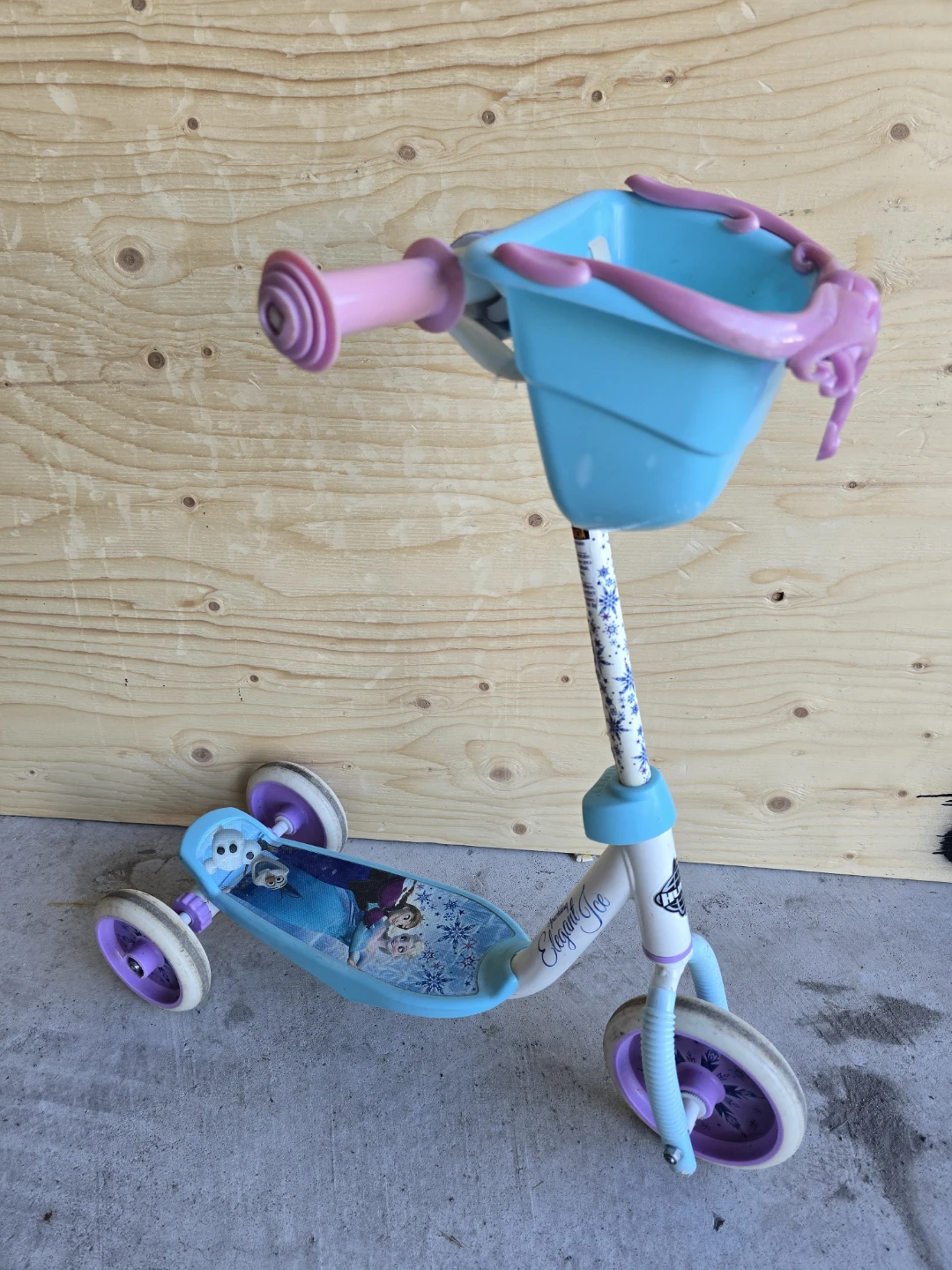 Frozen 3-Wheel Scooter