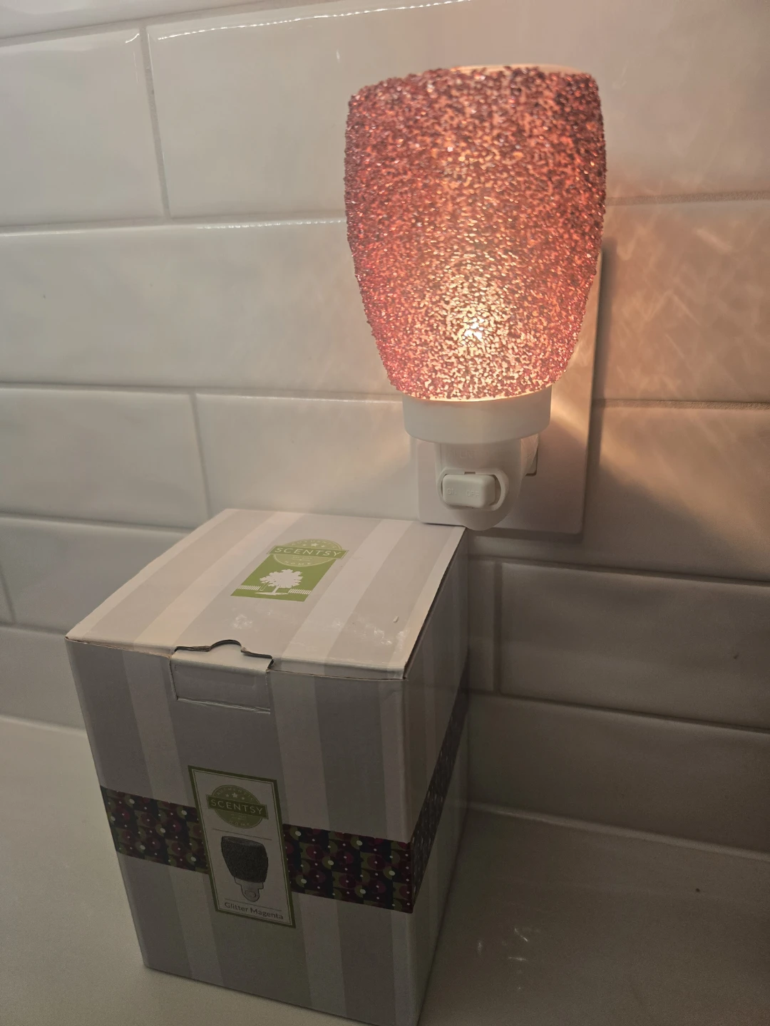 Scentsy Glitter Magenta Plug-In Warmer - photo 2