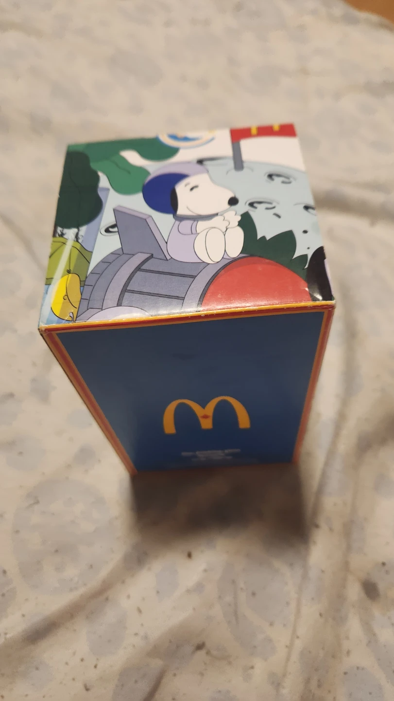 McDonald's Hello Kitty and Snoopy Collectible Box - photo 2