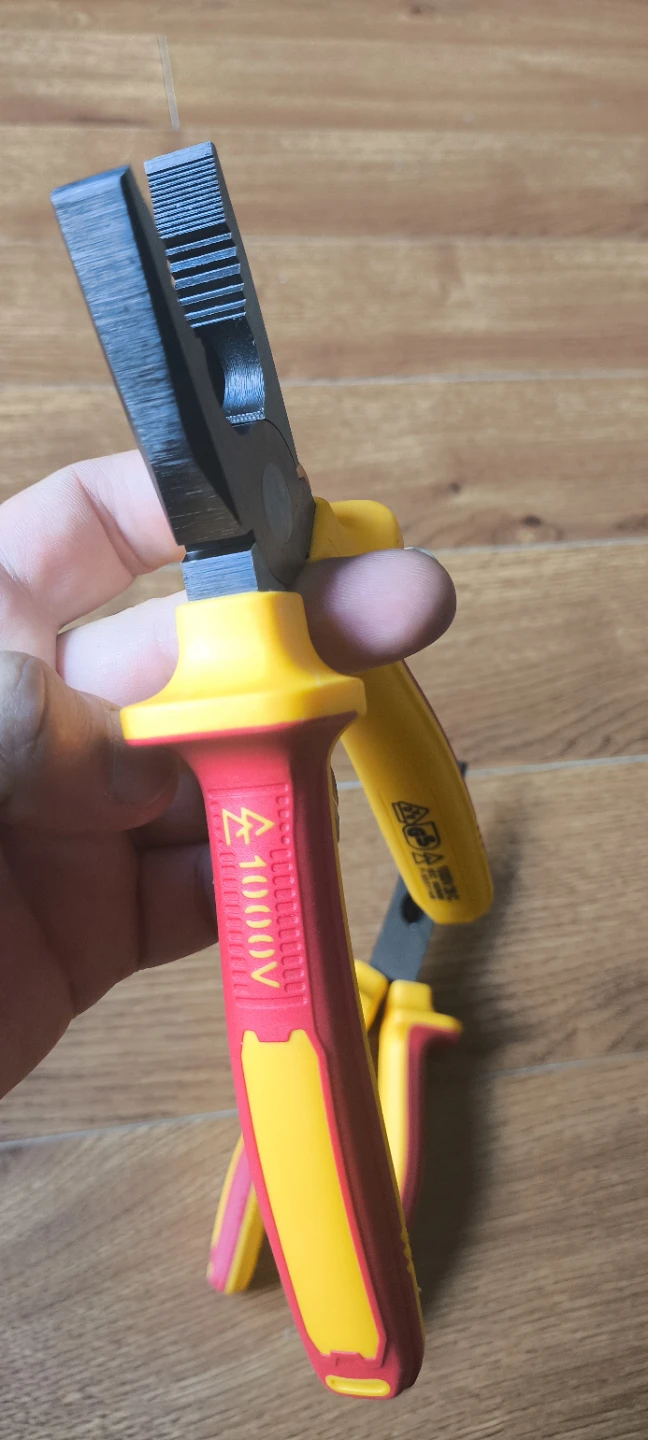 Set of 3 Insulated Pliers - photo 3