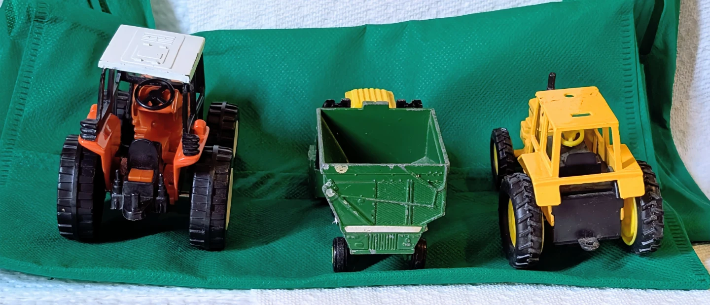 Lot of 2 Toy Tractors and Cotton Picker - photo 4