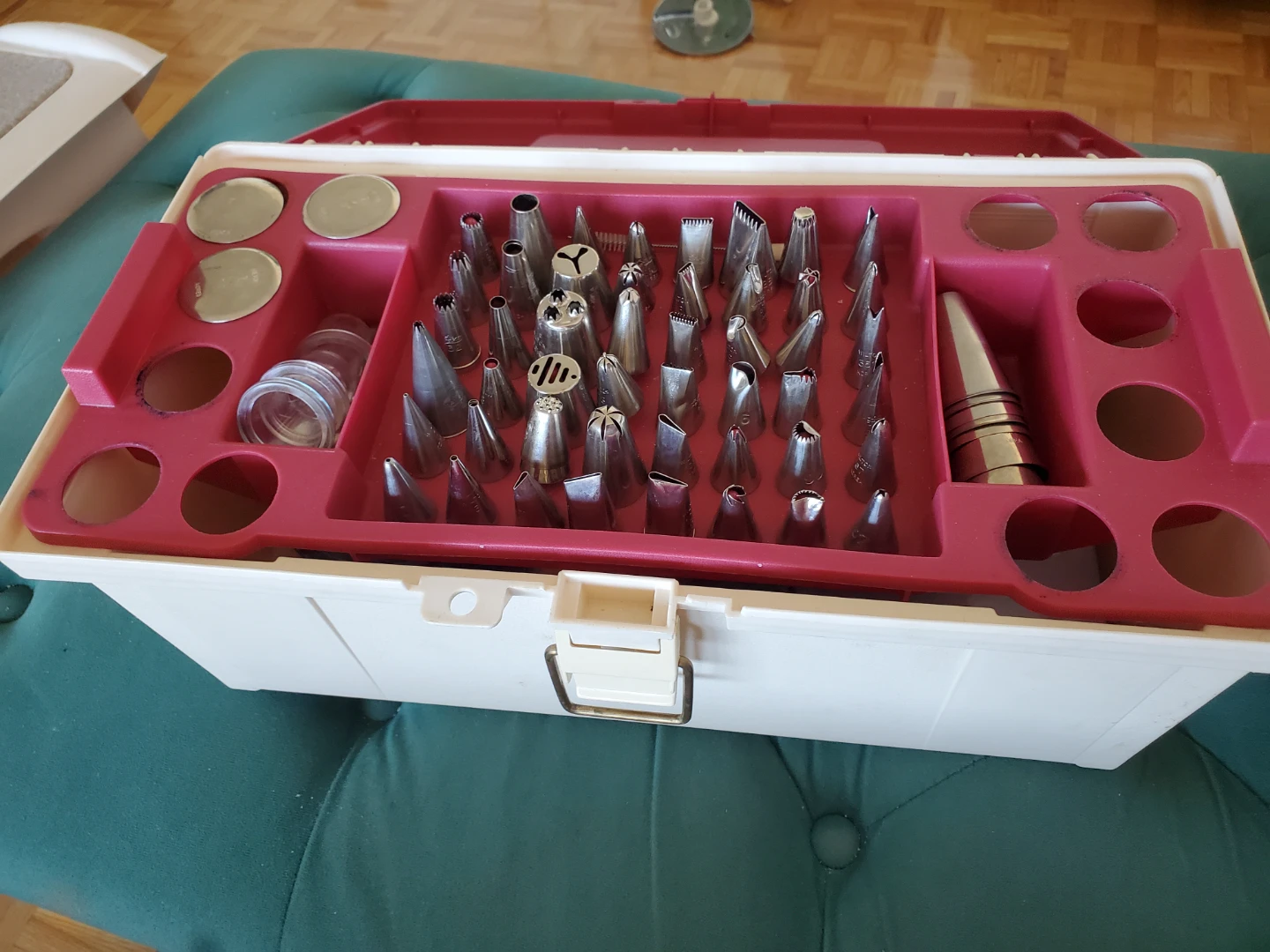 EXTENSIVE baking set