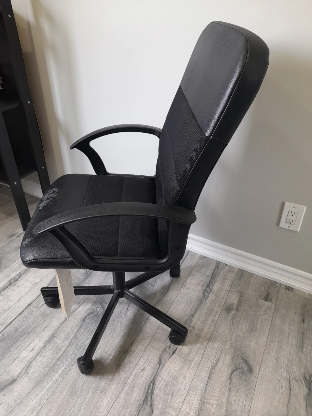 Black Office Chair - photo 3
